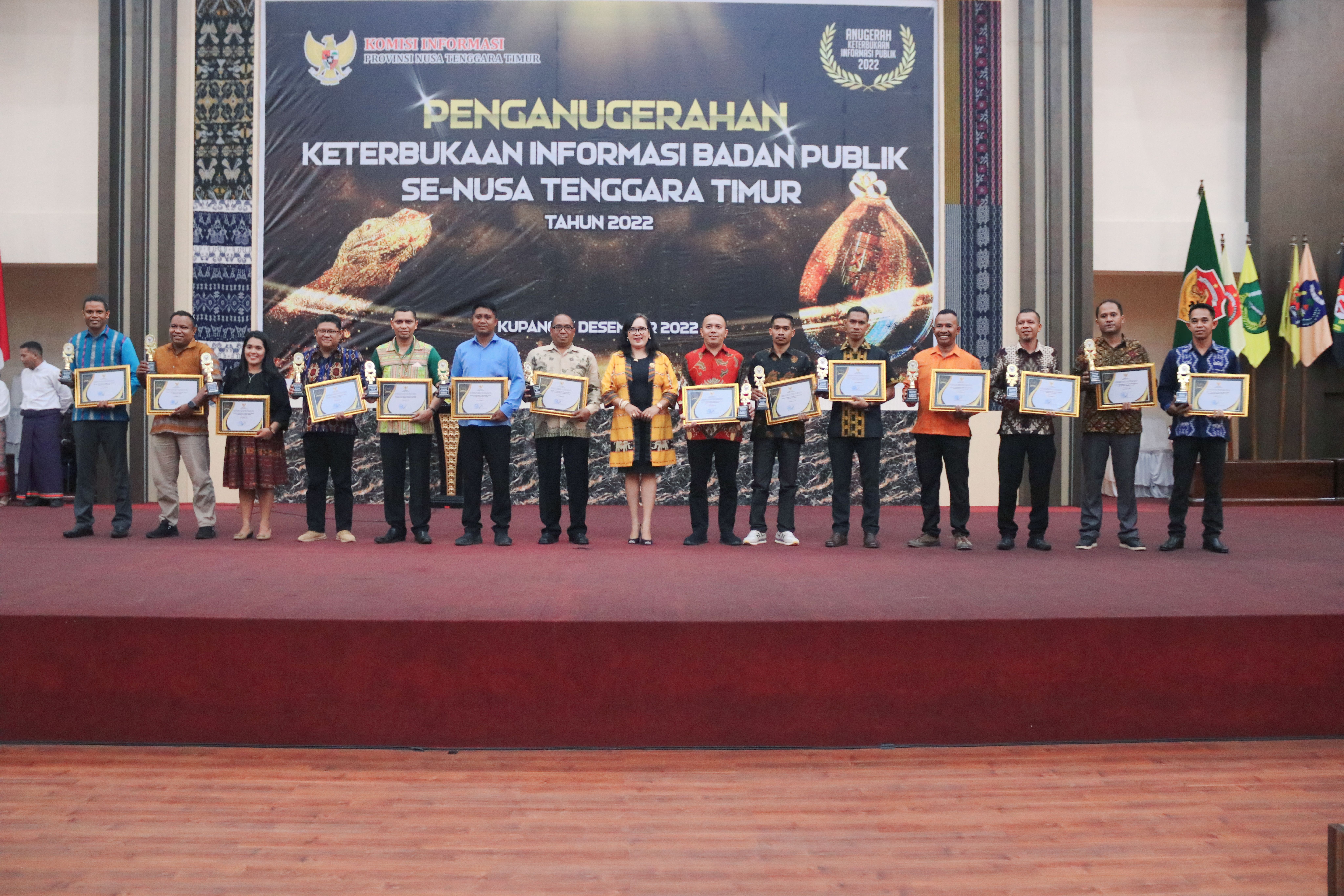 Bawaslu Nagekeo Raih Predikat Informatif Dalam Penghargaan Keterbukaan Informasi Publik