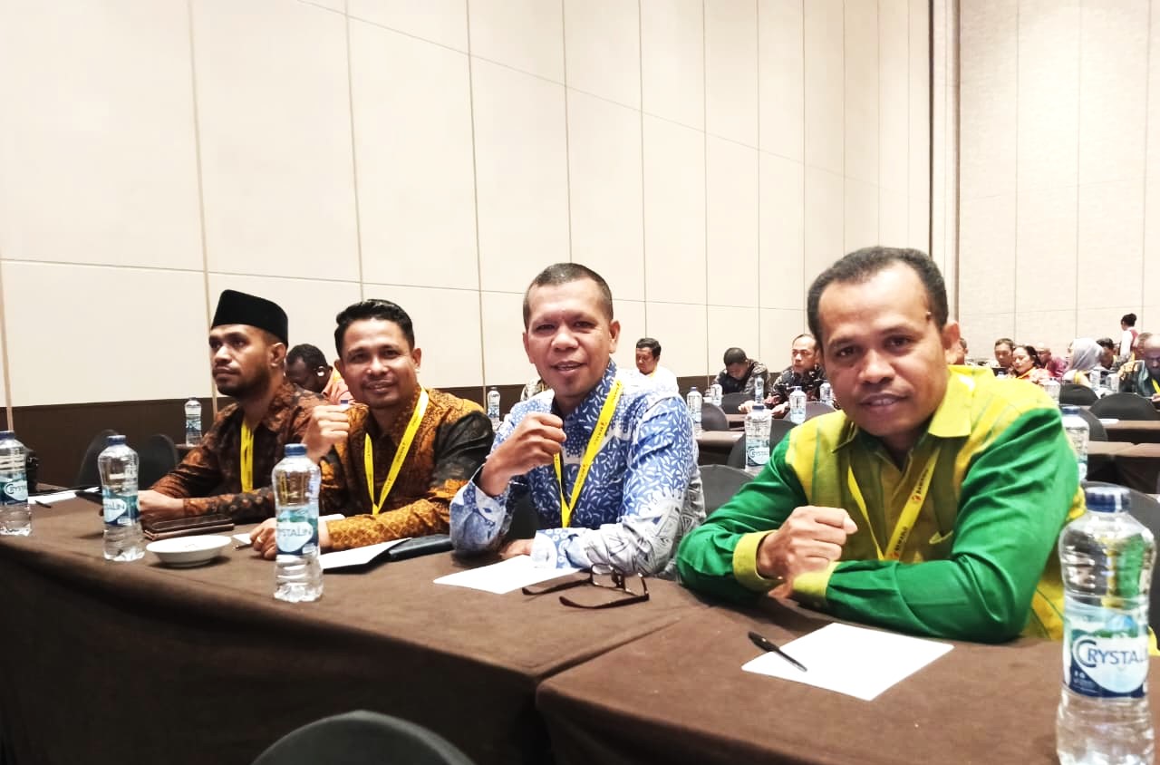 Blasius Timba (Kanan) saat mengikuti Rakornas Bidang Data dan Informasi Gelombang I di Makassar