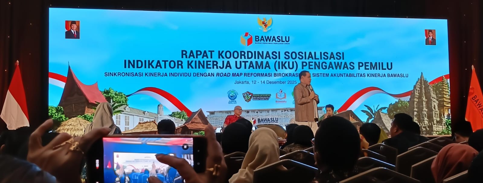 Pemaparan materi oleh Anggota Bawaslu RI, Erwin J.H. Malonda, terkait pentingnya IKU dalam menjaga amanah demokrasi melalui kinerja yang berintegritas