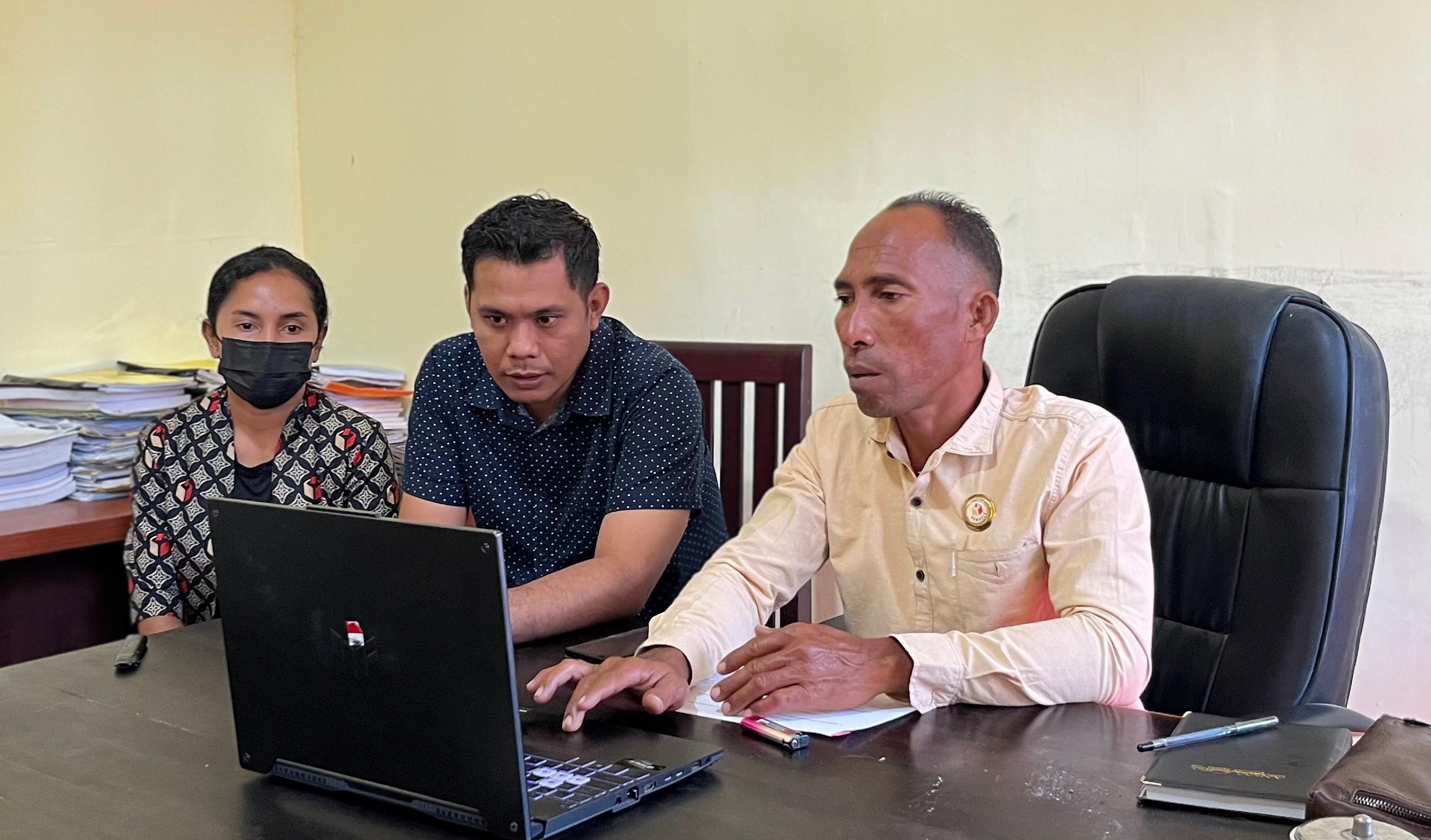 Mbay – Badan Pengawas Pemilihan Umum Kabupaten Nagekeo, melalui Divisi Hukum, Pencegahan, Partisipasi Masyarakat, dan Hubungan Masyarakat (HP2H), mengikuti Rapat Koordinasi (Rakor) Pengawasan Pemutakhiran Data Pemilih Berkelanjutan (PDPB) Triwulan II dan Semester I Tahun 2026. Kegiatan yang diselenggarakan oleh Bawaslu Provinsi Nusa Tenggara Timur (NTT) ini dilaksanakan secara daring melalui Zoom Meeting pada Kamis (25/6/2026).
