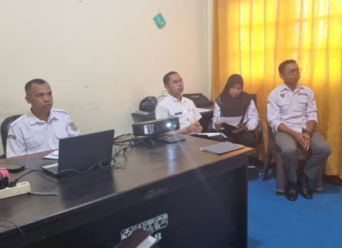 Koordinator Divisi P3S bawaslu Kabupaten Nagekeo bersama Staf Divisi Fokus mengikuti kegiatan Konsolidasi Divisi Penanganan Pelanggaran dan Penyelesaian Sengketa 