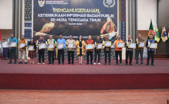 Bawaslu Nagekeo Raih Predikat Informatif Dalam Penghargaan Keterbukaan Informasi Publik
