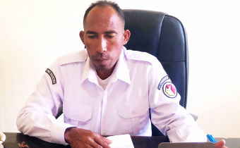 Kordiv HP2H Bawaslu Kabupaten Nagekeo Abdulah Syukur saat mengikuti Rapat Koordinasi Pengawasan Pemutakhiran Data Pemilih Berkelanjutan Semester II tahun 2025 melalui media daring (zoom).