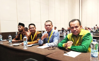 Blasius Timba (Kanan) saat mengikuti Rakornas Bidang Data dan Informasi Gelombang I di Makassar