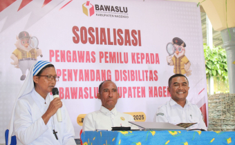 Bawaslu Kabupaten Nagekeo saat melakukan Sosialisasi Pengawasan Pemilu kepada Penyandang Disabilitas di Panti Asuhan Bhakti Luhur Boanio pada Sabtu (13/11). 
