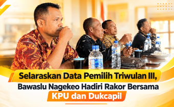 Anggota Bawaslu Nagekeo, Blasius Timba dan Abdulah Syukur saat menghadiri Rakor PDPB di  kantor KPU Nagekeo pada Kamis (24/9/2026).