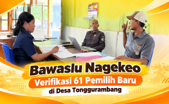 Anggota Bawaslu Kabupaten Nagekeo, Abdulah Syukur saat melakukan pengawasan PDPB di Kantor desa Tonggurambang pada, Senin (21/09/2026).